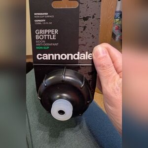 NWT Cannondale 25 oz. Gripper Plastic Water Bottle